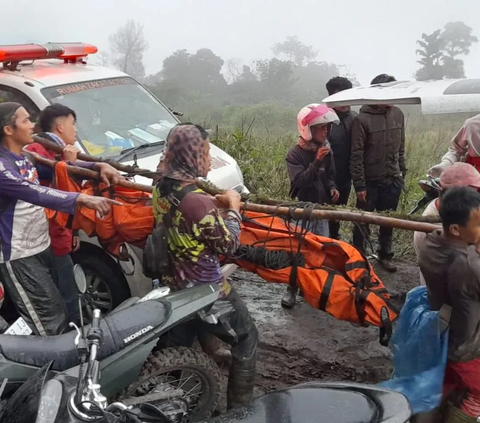 Pendaki Marapi yang Viral Berselimut Abu Vulkanik Ditemukan Meninggal Dunia, Ini Identitasnya