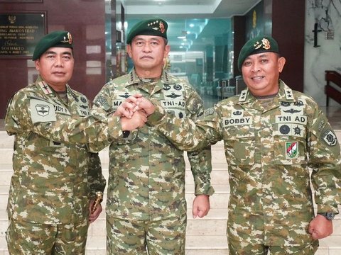 Jenderal Maruli Serahkan Tongkat Komando ke Pejabat Kostrad, Gagah saat Foto Bareng Bintang Satu dan Dua