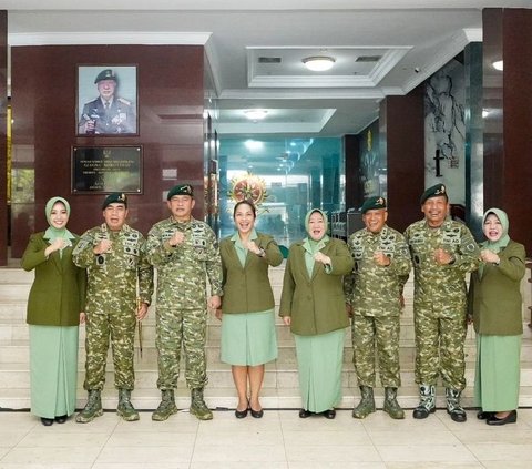 Jenderal Maruli Serahkan Tongkat Komando ke Pejabat Kostrad, Gagah saat Foto Bareng Bintang Satu dan Dua