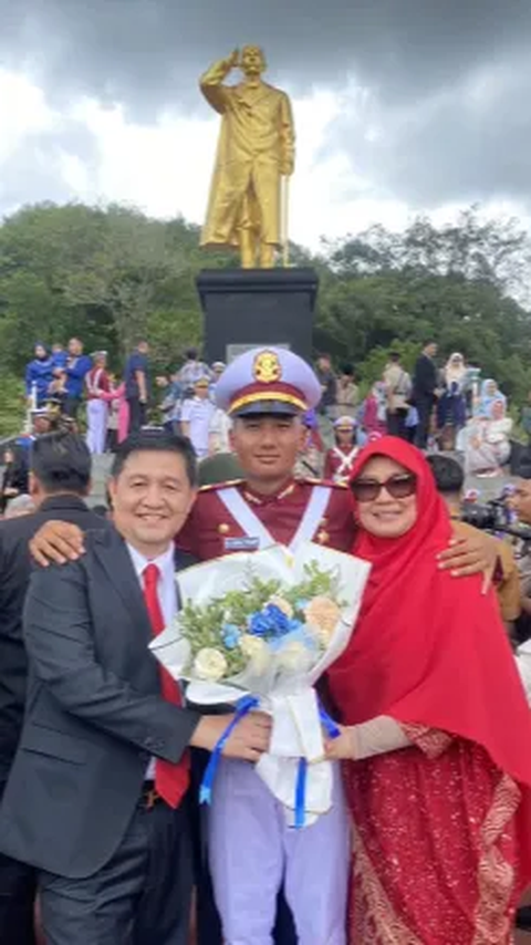 Sang ayah ternyata adalah Ahmad Yani. Ia merupakan salah seorang politikus Indonesia.
