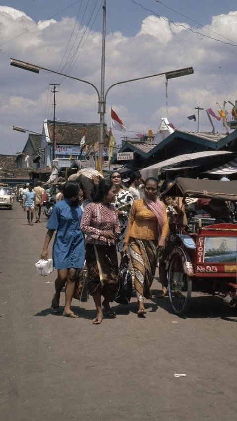 10 Potret Suasana Jalan Jakarta Medio 1970-an. Masih Asri Dan Terasa ...