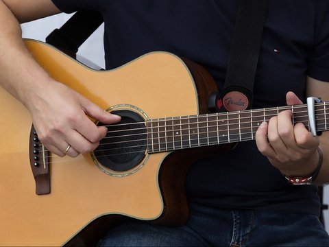 Cara Stem Gitar: Manual