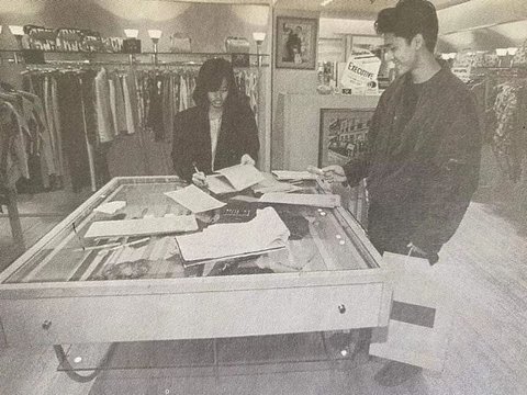 Penampilan Anak Gaul Jakarta Mejeng di Mall Tahun 1993, Style Keren di Masanya