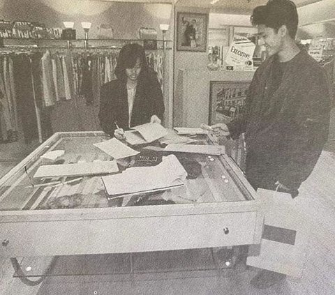 Penampilan Anak Gaul Jakarta Mejeng di Mall Tahun 1993, Style Keren di Masanya