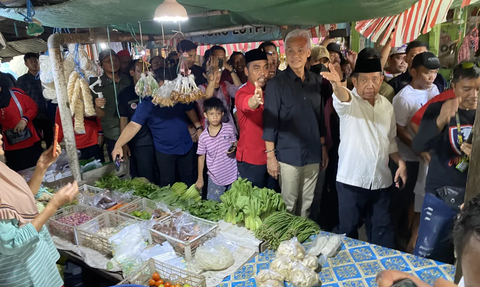 Blusukan ke Pasar Loa Kutai, Ganjar Diteriaki 'Selamat Datang Pahlawan'