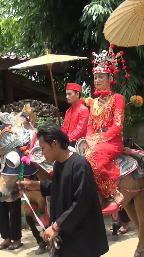 Mengenal Tradisi Pernikahan Unik di Bekasi, Pengantinnya Diarak Keliling Kampung