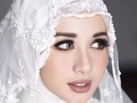 10 Potret Seleb Dirias MUA Bumiauw, Makeup BCL di Pernikahan Sebelumnya Beda Banget