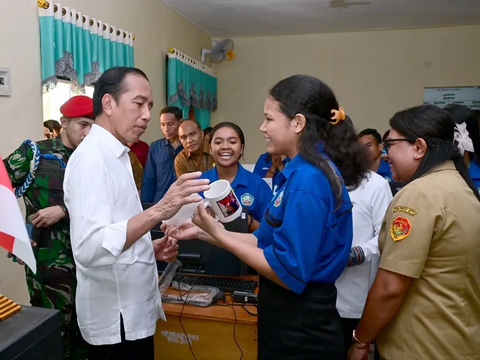 Jokowi Janji Beri Mobil Baru dan Mesin Kayu untuk SMKN 5 Kupang: Kalau Praktik Hati-Hati