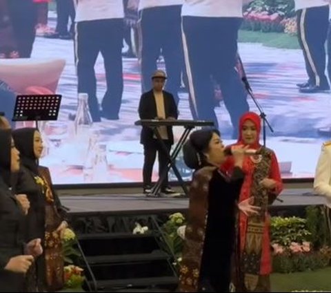Asyik Semua Perwira Berjoget Saat Joy Tobing Bernyanyi 'Ikan Dalam Kolam' Saat Dining Out Sesko TNI