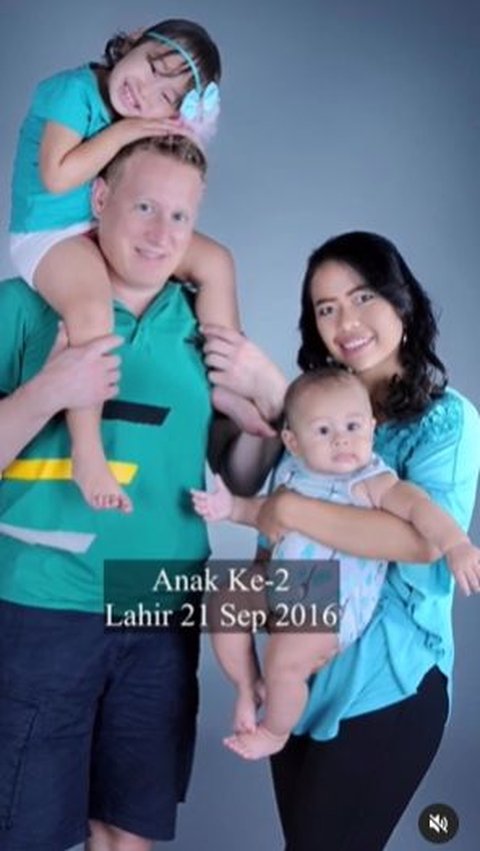 Tiga tahun kemudian, Ana pun melahirkan anak kedua mereka.