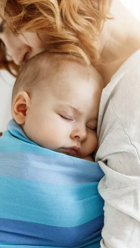 Meskipun bayi yang sering digendong tidak akan menjadi bau tangan, penting untuk memahami bahwa keinginan bayi untuk digendong adalah bentuk komunikasi mereka terhadap kebutuhan akan perhatian, keamanan, dan kenyamanan.