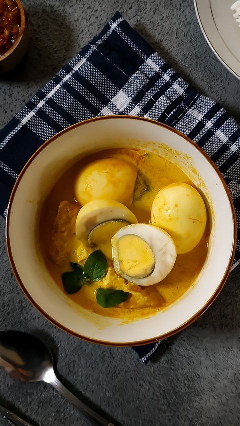 <blockquote>Recipe for Home-cooked Menu, Special Minang-style Tofu and Quail Egg Curry</blockquote>