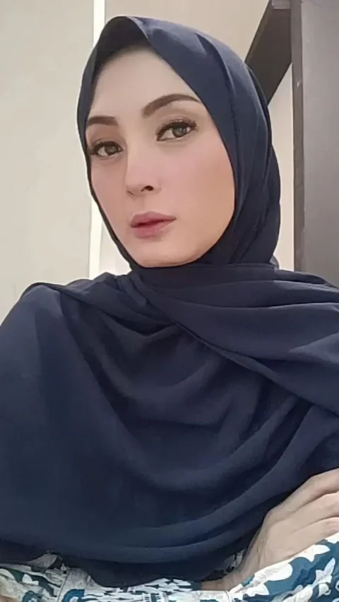 Della mengungkap penampilan dengan balutan hijab ini seolah mimpi yang menjadi nyata.
