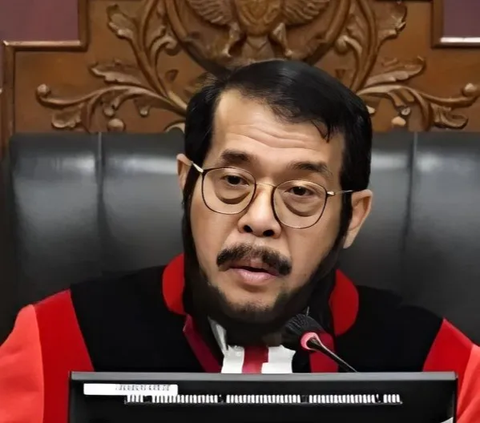 Meskipun sudah tidak lagi menjadi ketua MK, adik ipar Presiden Joko Widodo itu masih dapat menjadi hakim MK.