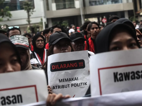 FOTO: Aksi Massa Mahasiswa #SAVEDEMOKRASI di Surabaya Tolak Politik Dinasti