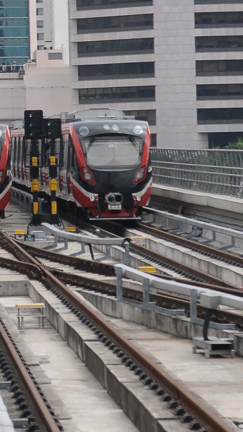 Kursi LRT Jabodebek Bolong Gara-Gara Ulah Penumpang<br>