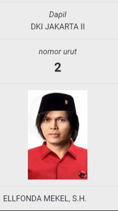 Once Mekel menjadi Caleg dari PDIP. Ia maju dari dapil DKI Jakarta II. Ini foto di KPU dengan mengenakan peci.