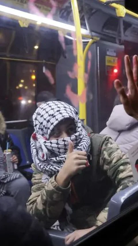 Penjualan Keffiyeh Palestina di AS Melonjak, Stok Habis dalam Dua Hari