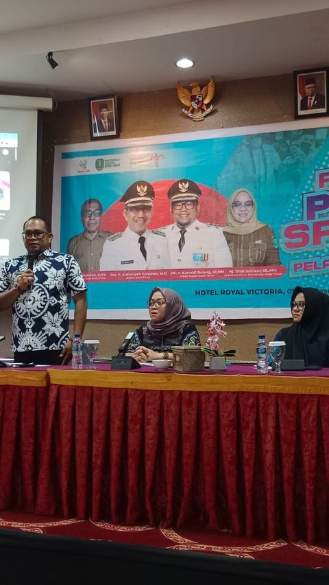 Wanita Pelaku Ekonomi Kreatif Kutai Timur Dibekali Ilmu Public Speaking