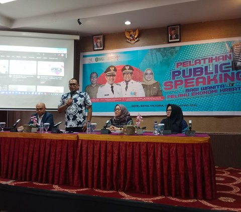 Wanita Pelaku Ekonomi Kreatif Kutai Timur Dibekali Ilmu Public Speaking