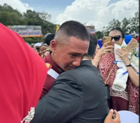 Ribuan Taruna tumpah ruah seusai acara Upacara Wisuda Prabhatar Akademi TNI dan Akademi Kepolisian Tahun Pendidikan 2023.