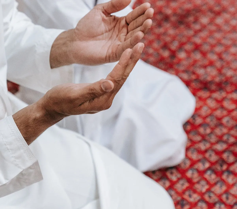 Doa Makan Sebelum dan Sesudah dalam Islam, Lengkap Beserta Keutamaannya