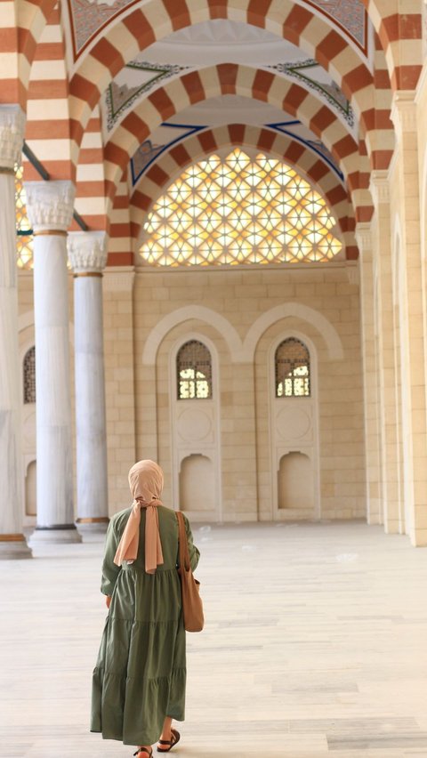 8 Bentuk Tabaruj Berbusana yang Wajib Diketahui Muslimah, Salah Satunya Jilbab Gaul