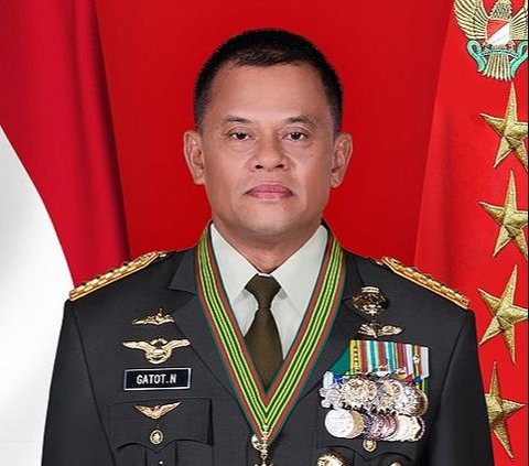 Mantan Panglima TNI Jenderal Gatot Diajak Keliling Kebun, Makan Durian Musang King lalu Petik Alpukat Super