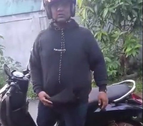 Viral Momen Kocak Kurir Kebingungan Lupa Bawa Paket, Bikin Pelanggan Ngakak