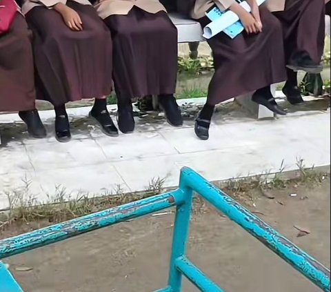 Viral Momen Kakak Jemput Adik di Sekolah Naik Becak Barang, Jadi Sorotan Warganet