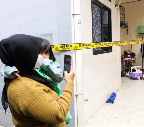 FOTO: Penampakan Rumah Lokasi Pembunuhan 4 Anak di Jagakarsa, Garis Polisi Dipasang Mengeliling