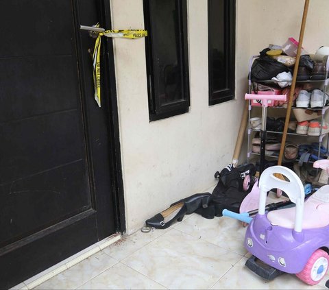 FOTO: Penampakan Rumah Lokasi Pembunuhan 4 Anak di Jagakarsa, Garis Polisi Dipasang Mengeliling