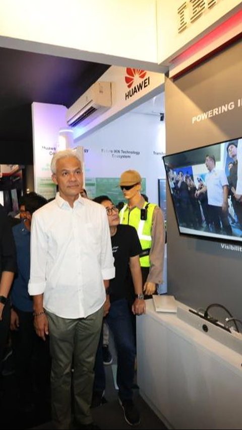 Ganjar mengawali kegiatannya di IKN dengan mengunjungi Rumah Teknologi Nusantara.