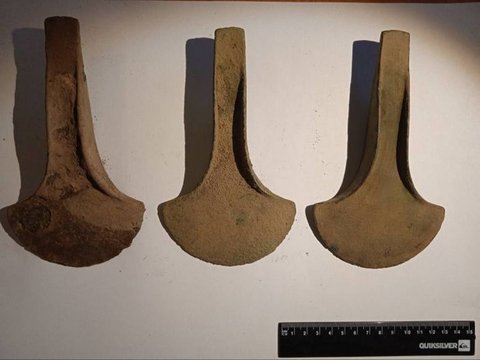 Discovery of Bronze Axes from 1,700 BC Turns Out Not for Cutting
