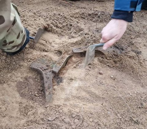 Discovery of Bronze Axes from 1,700 BC Turns Out Not for Cutting