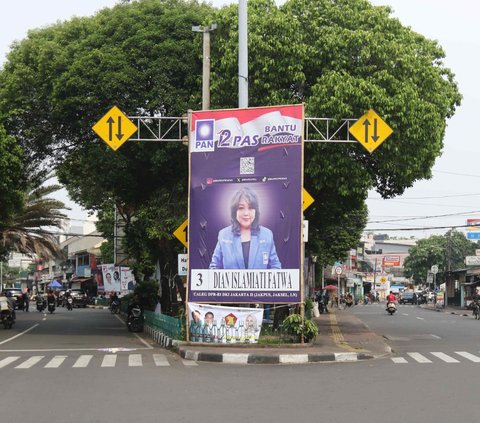 FOTO: Penampakan Spanduk dan Baliho Kampanye Bertebaran di Jakarta: Rusak Pemandangan hingga Langgar Aturan