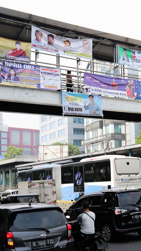 FOTO: Penampakan Spanduk dan Baliho Kampanye Bertebaran di Jakarta: Rusak Pemandangan hingga Langgar Aturan