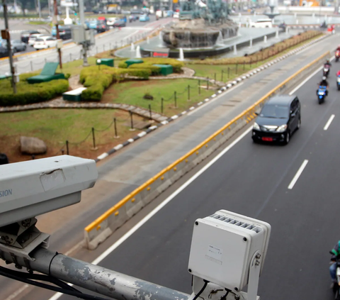 Kepala Dinas Perhubungan DKI Jakarta Syafrin Liputo mengungkapkan, Ditlantas Polda Metro Jaya akan memasang kamera Electronic Traffic Law Enforcement (ETLE) tahap III di 70 titik Ibu Kota.<br>