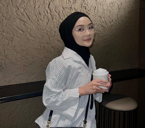 Tutorial Hijab Pashmina Menutup Dada dan Punggung, Look Jadi Anggun Banget