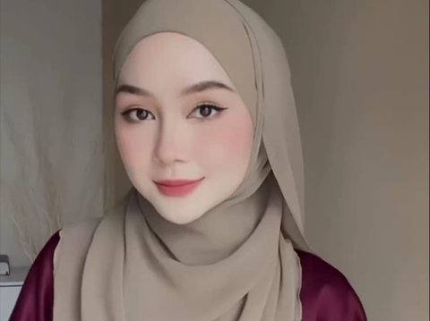 Tutorial Hijab Pashmina Menutup Dada dan Punggung, Look Jadi Anggun Banget