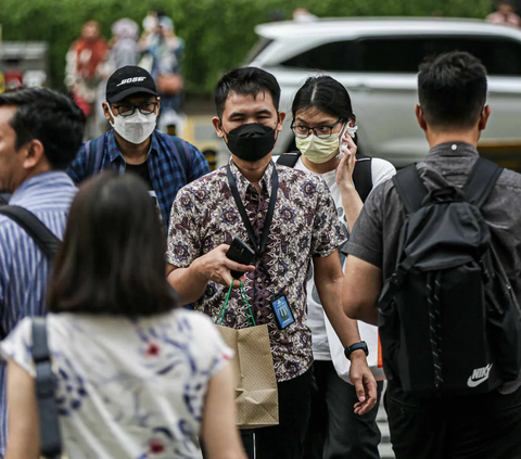 Kementerian Kesehatan mengeluarkan imbauan kepada masyarakat agar kembali disiplin memakai masker.<br><br>Imbauan itu diumumkan menyusul meningkatnya kasus Covid-19 di Indonesia.
