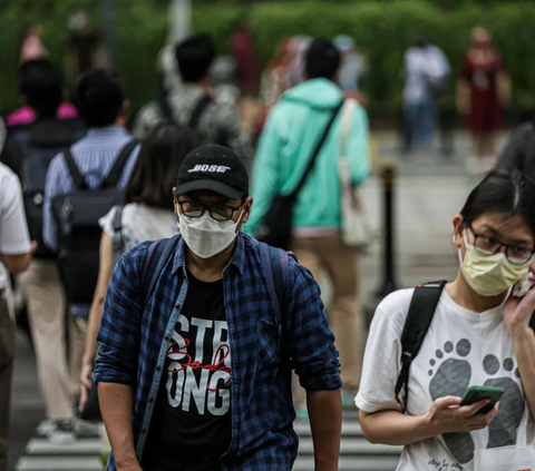 FOTO: Penemuan Kasus Mycoplasma Pneumonia dan Covid-19 Meningkat, Kemenkes Imbau Masyarakat Agar Kembali Menggunakan Masker