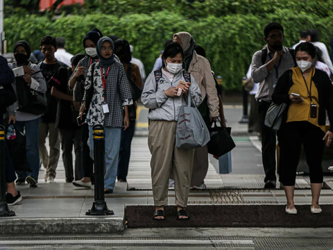 FOTO: Penemuan Kasus Mycoplasma Pneumonia dan Covid-19 Meningkat, Kemenkes Imbau Masyarakat Agar Kembali Menggunakan Masker