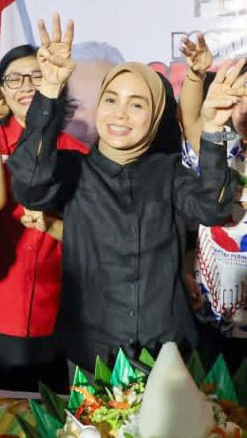 Momen Siti Atikoh Berjoget Dangdut Bersama Relawan Ganjar-Mahfud<br>