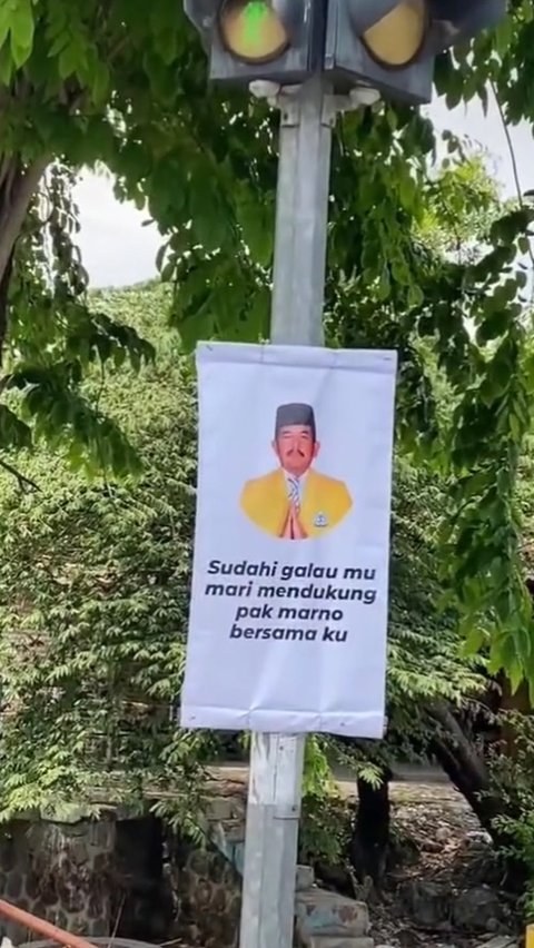 Quotes galau digunakan salah seorang caleg Sragen bernama Marno untuk meraup suara. Baliho berisi kalimat promosi ala anak muda masa kini ini tersebar di perempatan jalan wilayah dapilnya.