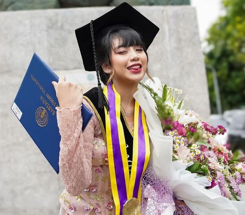 Potret Style Kebaya Gemas Ghea Indrawari Saat Wisuda