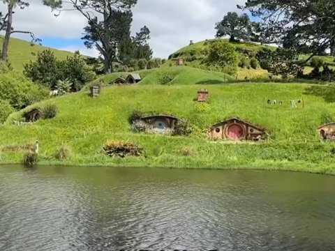 Foto-foto Sabrina Anggraini dan Belva Devara saat Berkunjung ke Lokasi Syuting Film The Hobbit di New Zealand, Seru Banget!