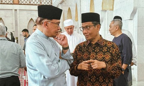 FOTO: Keakraban Mahfud MD dan PM Malaysia Anwar Ibrahim Salat Jumat hingga Makan Siang Bareng