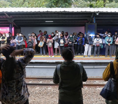 Coba Bunuh Diri, Seorang Pria Lompat Saat Kereta Melintas di Stasiun Depok Lama