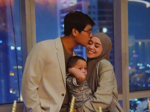 Momen Kebersamaan Rizky Billar dan Lesti Kejora Temani Anak ke Sekolah, Penampilannya Langsung jadi Perhatian Gara-gara ini